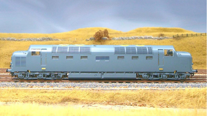 Class 55 DELTIC 55022 "Royal Scots Grey" in BR BLUE livery with silver detailing - DCC Sound Fitted